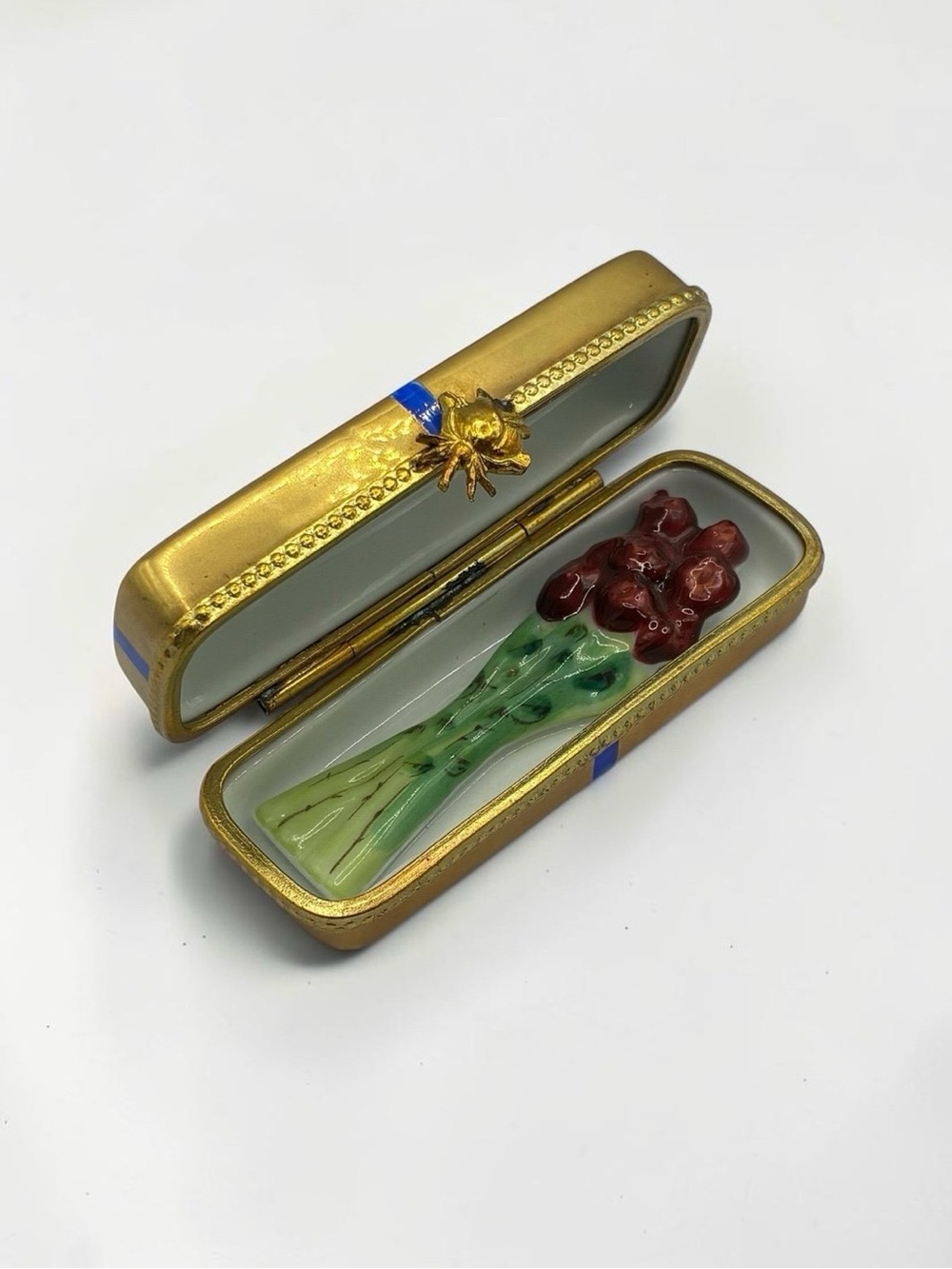 Limoges France Hand Painted Rochard Gold Gift Box Trinket Box w/Roses